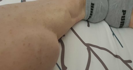 Laceys_muscular_calves photo 70