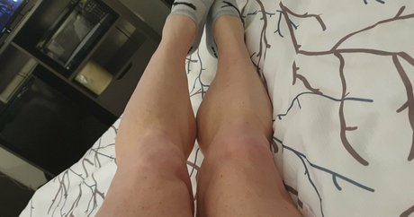 Laceys_muscular_calves photo 71
