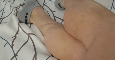 Laceys_muscular_calves photo 74