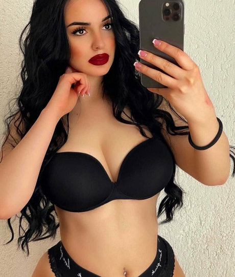 Lady_albedo_96free photo 43