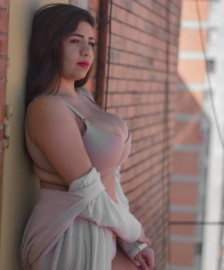 Ladyboy May Thanya photo 11