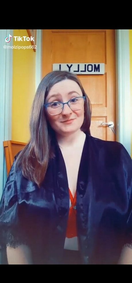 Ladyboy May Thanya photo 16