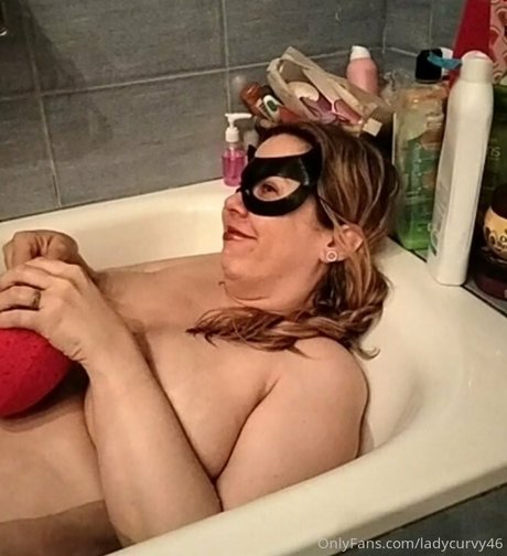Ladycurvy46 photo 5