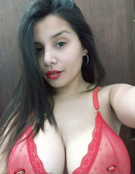 Lailahotbellucci photo 1