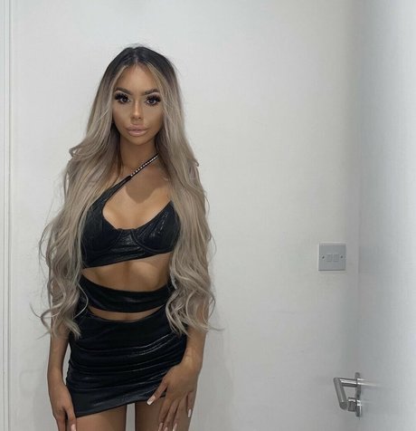 Lailahotbellucci photo 17