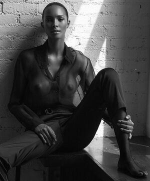 Lais Ribeiro photo 26