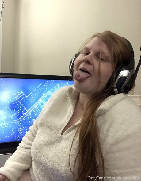 Lana_banana_free photo 22