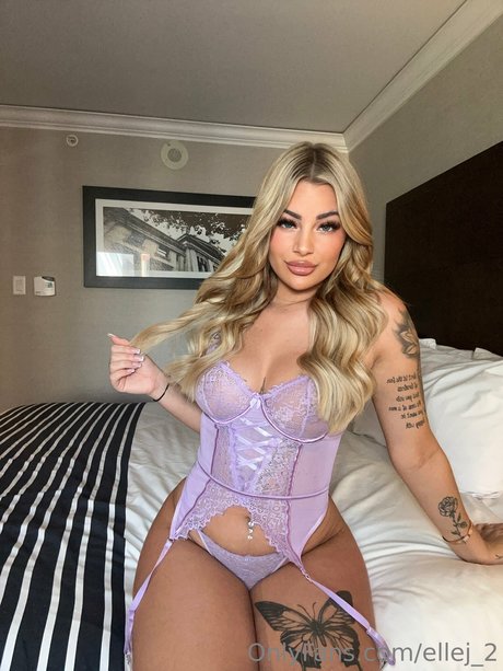 Lana James photo 20