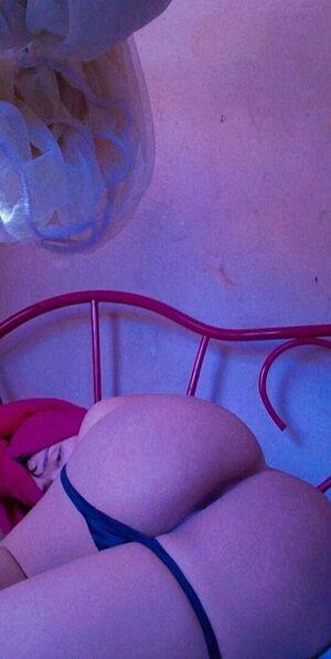 Lana Santhos photo 31