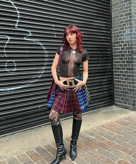 Lara Adkins photo 7