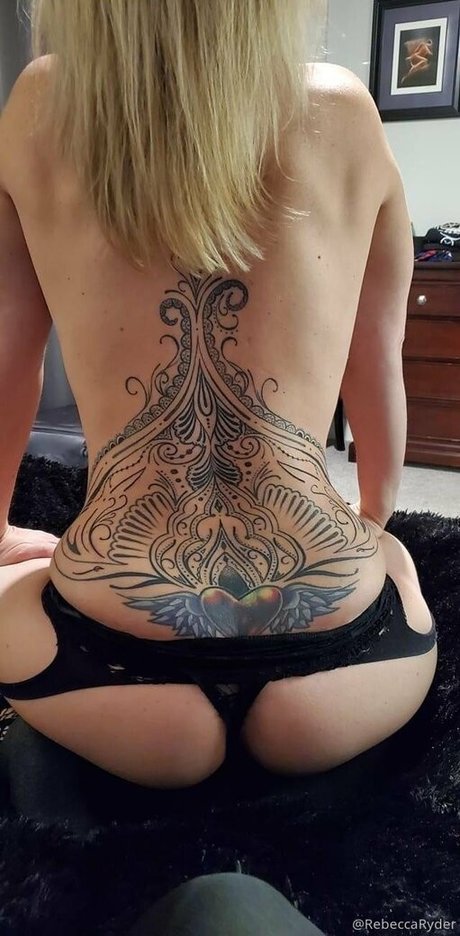 Lara Daniels photo 37