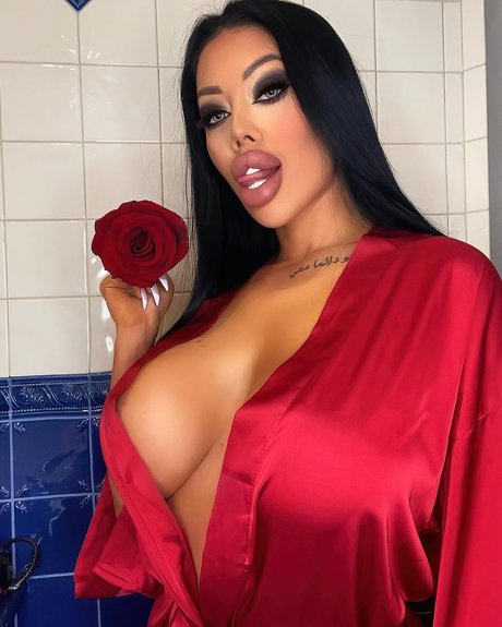 Lara Frost photo 22