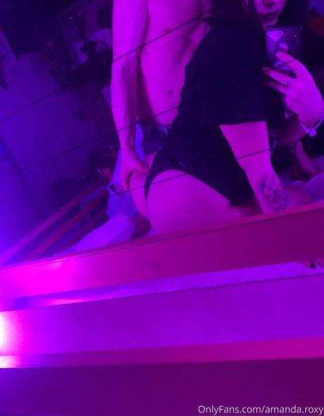 Lararoxyrox photo 35