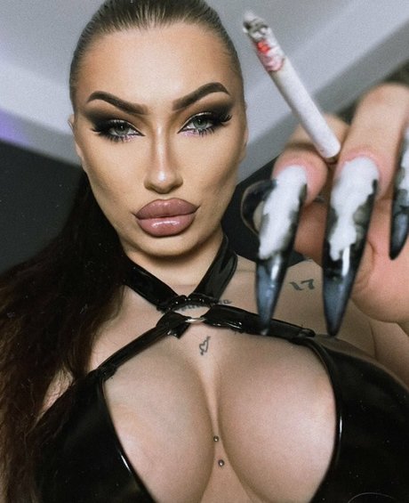 Profile photo of LaReinaMalvadaa