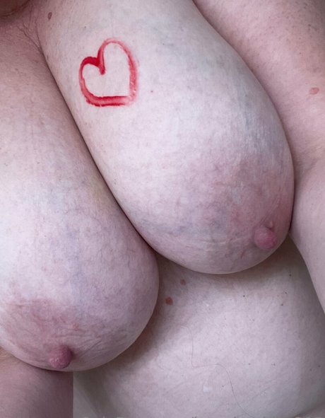 Largeboobies305 photo 16
