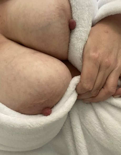 Largeboobies305 photo 29