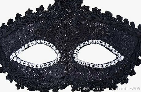 Largeboobies305 photo 38