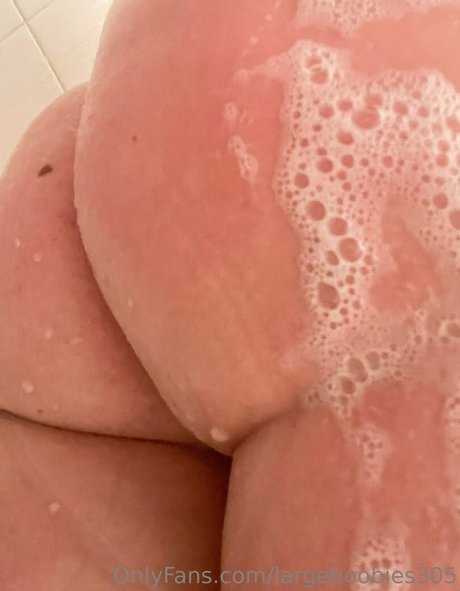 Largeboobies305 photo 192