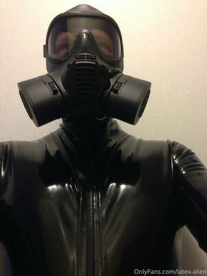 latex-alien photo 3