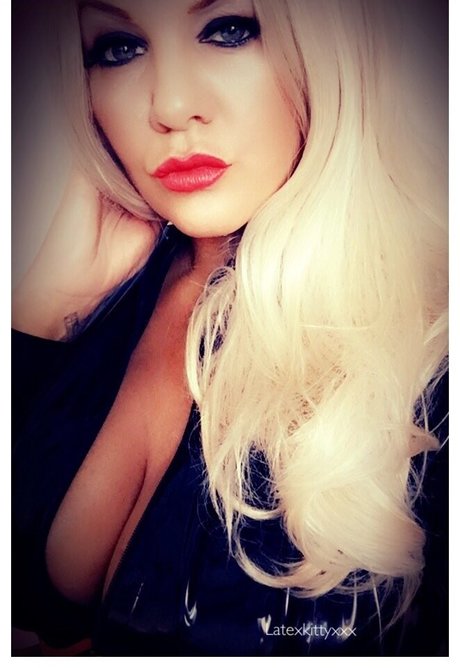 Latexkittyxxx photo 44