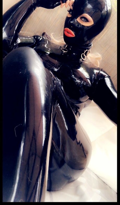 Latexkittyxxx photo 72
