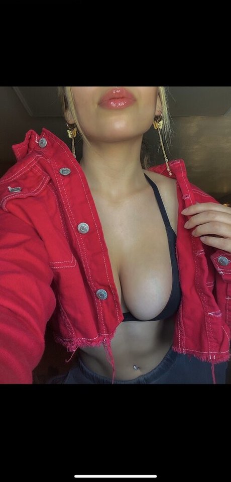 Latinabarbielenney photo 3