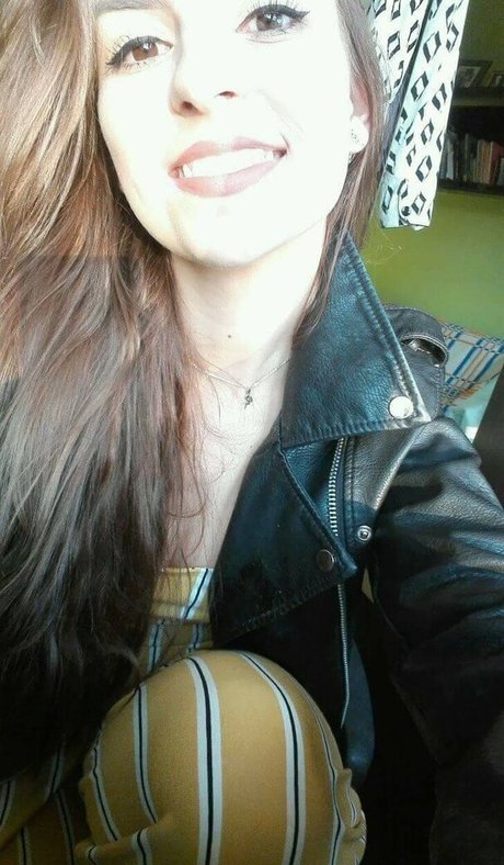 Laura photo 50