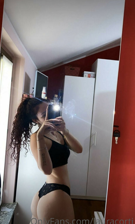 Laura Corti photo 11