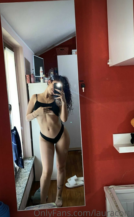 Laura Corti photo 28