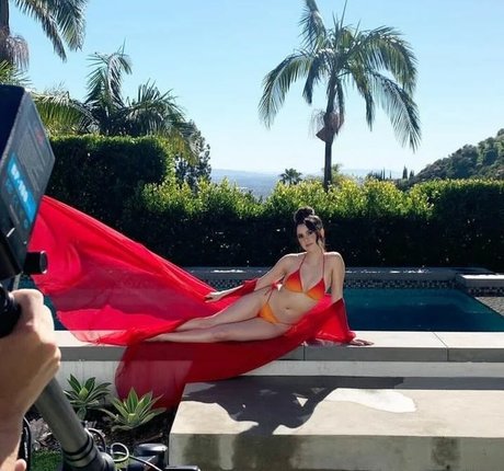 Laura Marano photo 10
