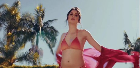 Laura Marano photo 11
