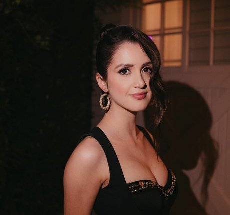 Laura Marano photo 25