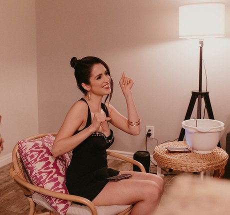 Laura Marano photo 28