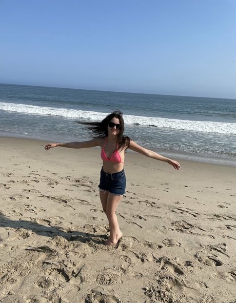 Laura Marano photo 44
