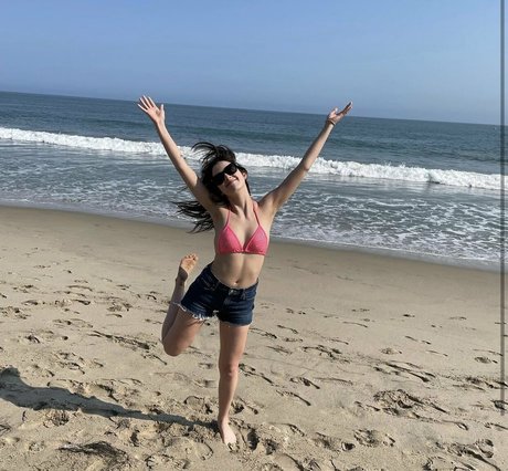 Laura Marano photo 48