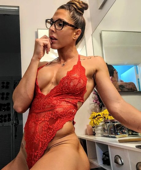 Laura Marie Masse photo 303