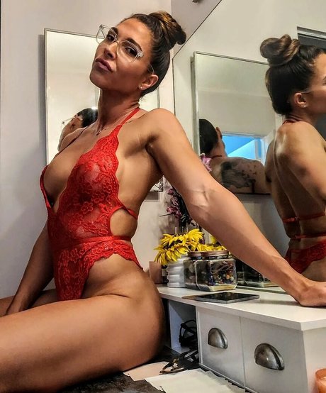 Laura Marie Masse photo 377