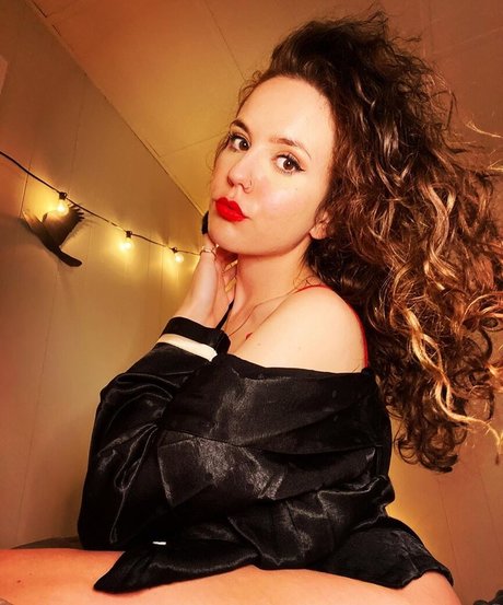 Laura Marie photo 141