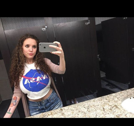 Laura Marie photo 166