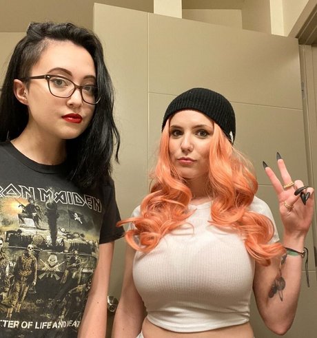 Laura Marie photo 225