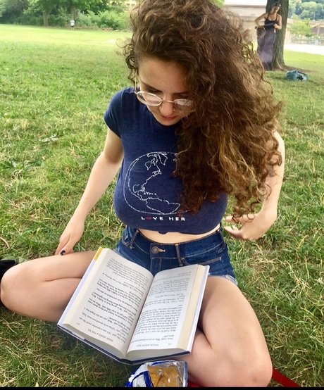 Laura Marie photo 228