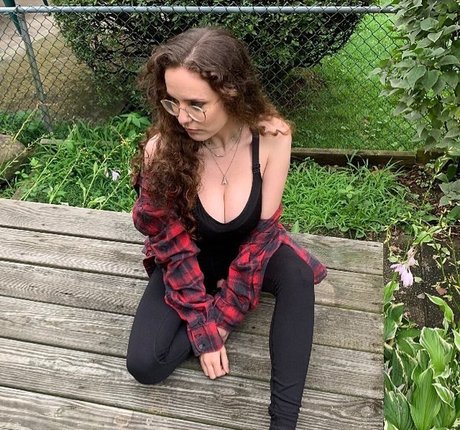 Laura Marie photo 235