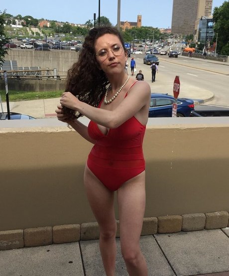 Laura Marie photo 252