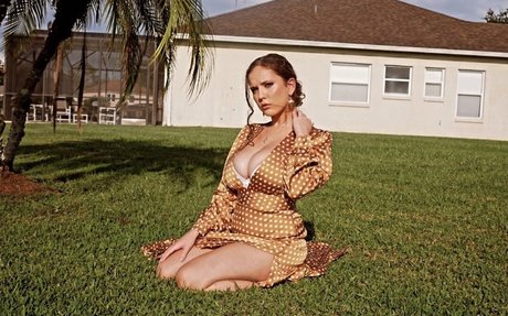 Laura Marie photo 256