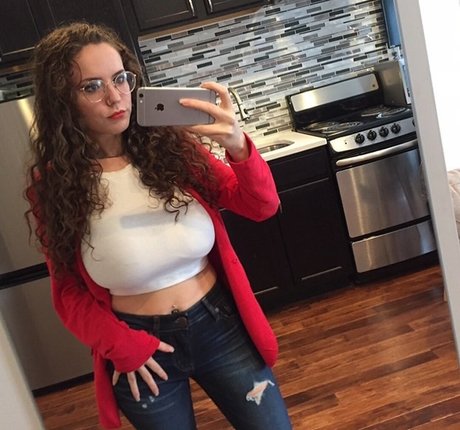 Laura Marie photo 260