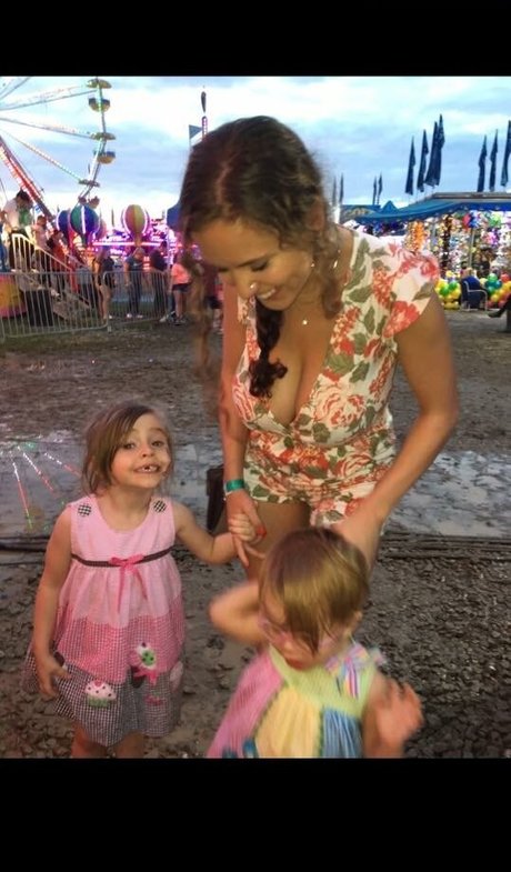 Laura Marie photo 336