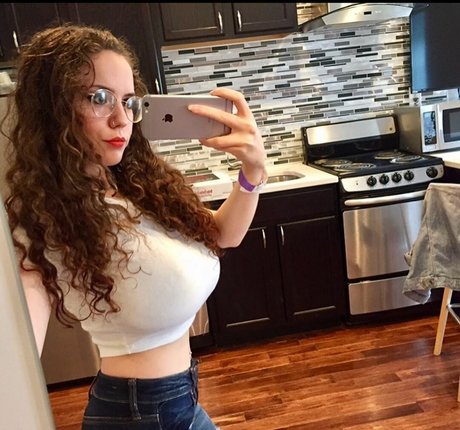 Laura Marie photo 352