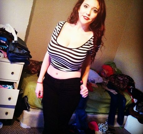 Laura Marie photo 375