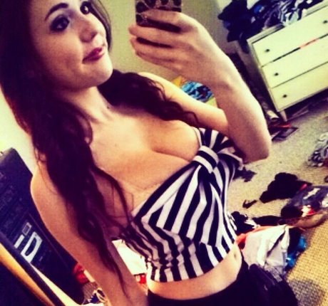 Laura Marie photo 376