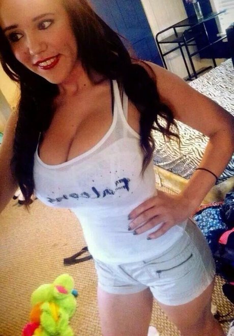 Laura Marie photo 378